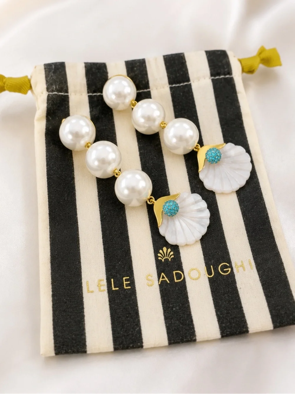 Lele Sadoughi Shellina Pearl Linear Earring. - Picture 6 of 7
